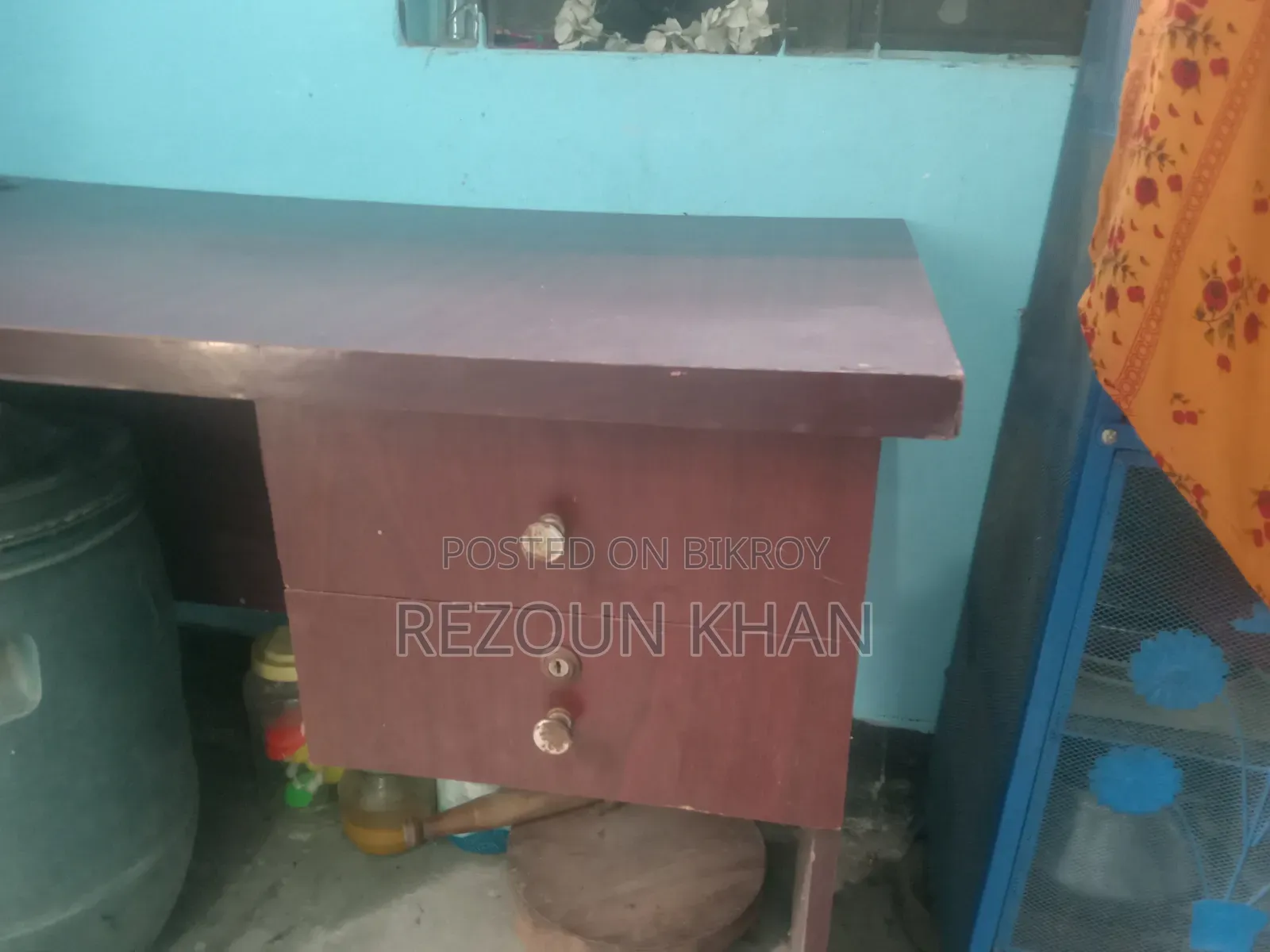 টেবিল বিক্রি করতে চাই।।