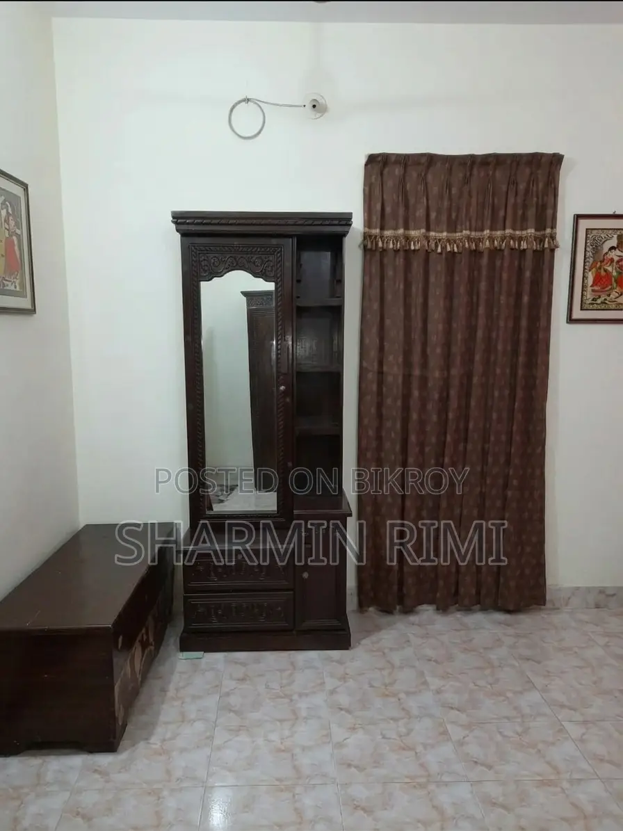 মালয়েশিয়ান কাঠের ড্রেসিং টেবিল বিক্রয়ের জন্য (ব্যবহৃত - চমৎকার অবস্থা)