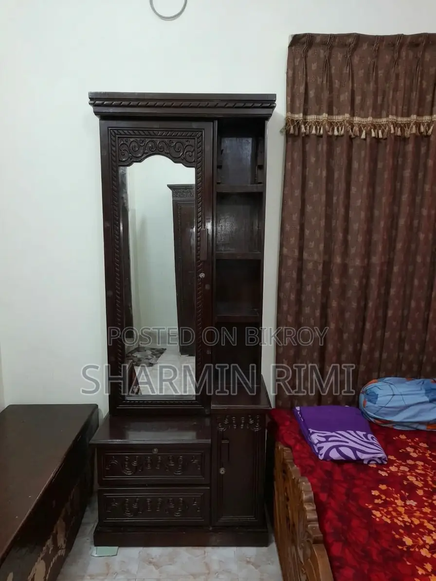 মালয়েশিয়ান কাঠের ড্রেসিং টেবিল বিক্রয়ের জন্য (ব্যবহৃত - চমৎকার অবস্থা)