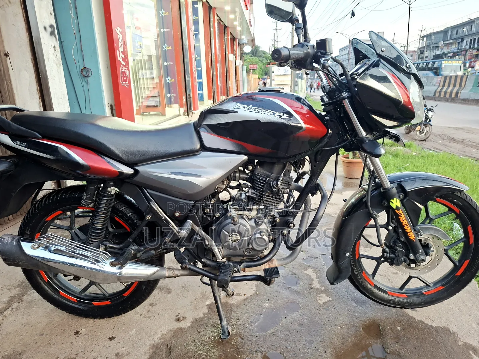 বাজাজ ডিসকভার ১২৫ ২০১৮ ব্ল্যাক