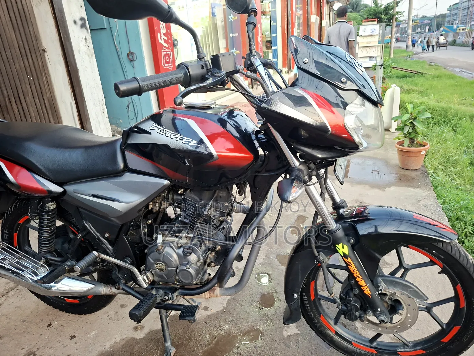 বাজাজ ডিসকভার ১২৫ ২০১৮ ব্ল্যাক