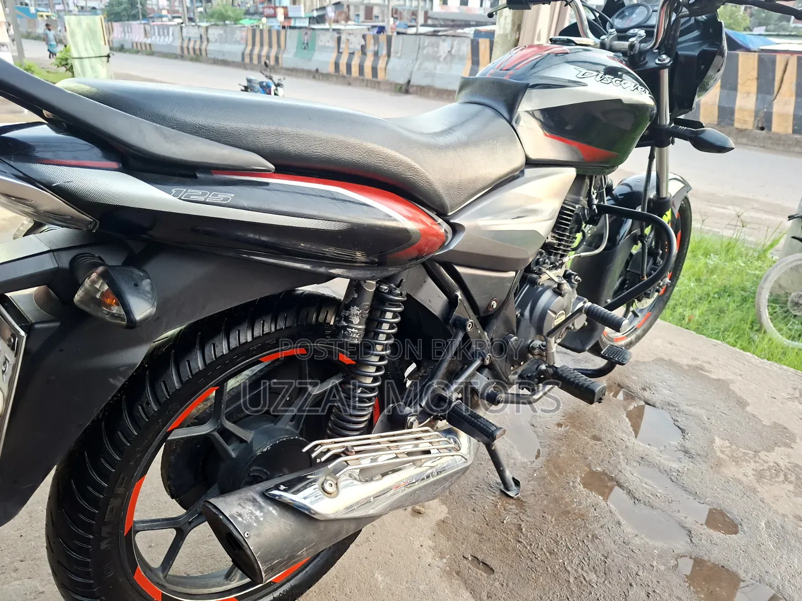 বাজাজ ডিসকভার ১২৫ ২০১৮ ব্ল্যাক