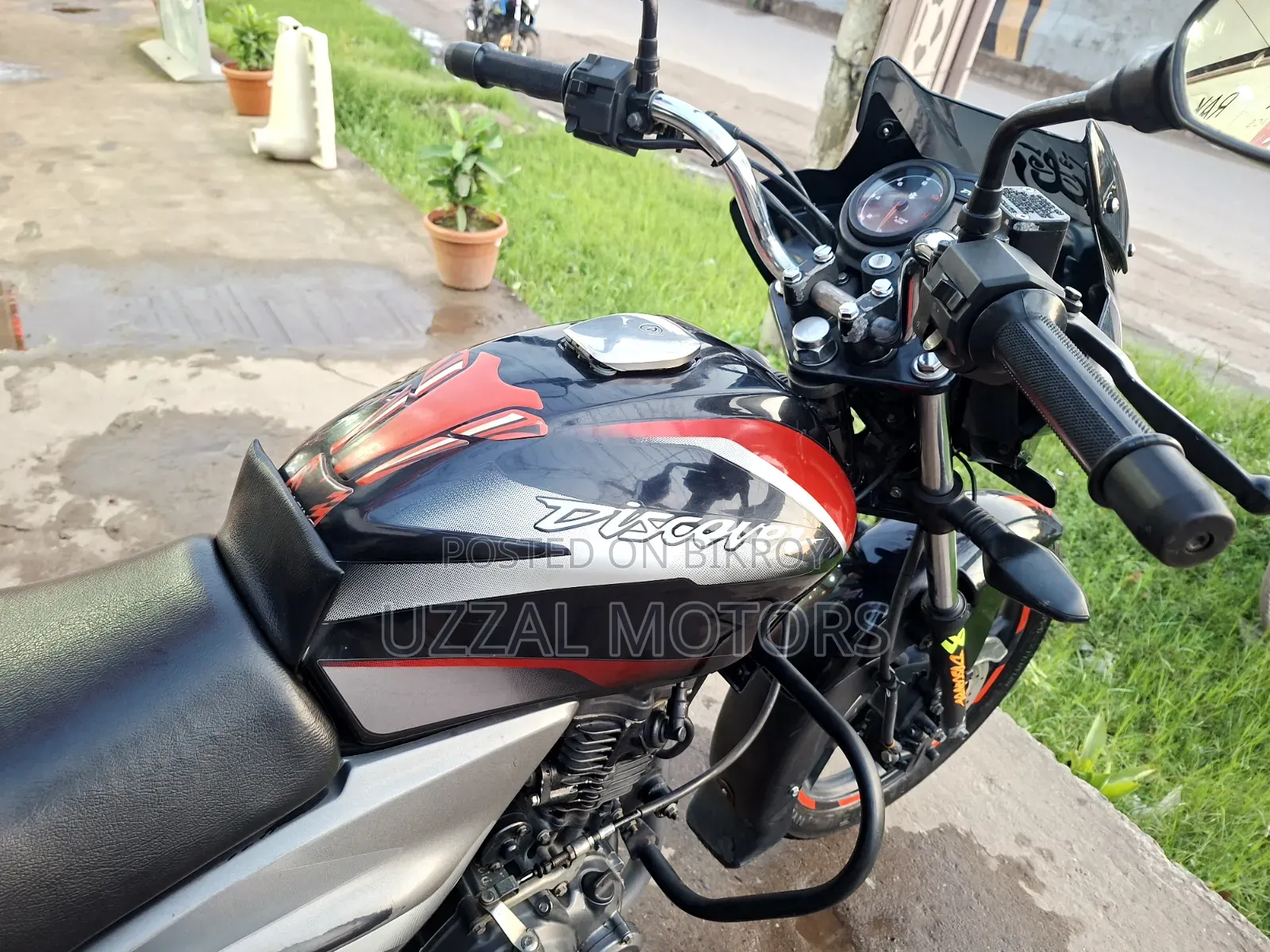 বাজাজ ডিসকভার ১২৫ ২০১৮ ব্ল্যাক