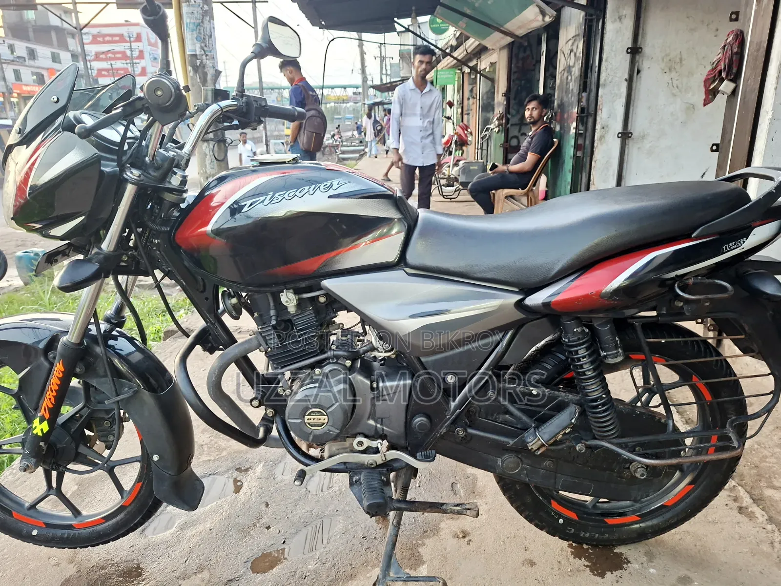 বাজাজ ডিসকভার ১২৫ ২০১৮ ব্ল্যাক