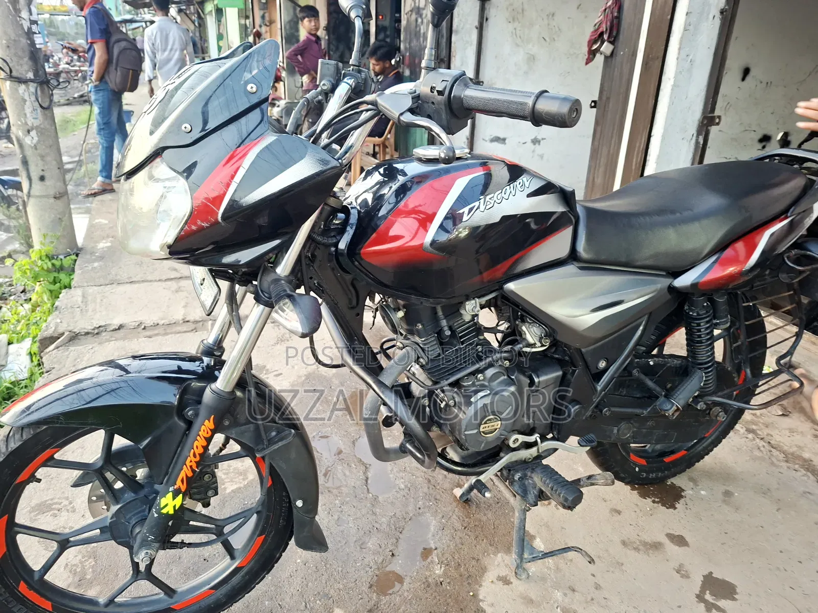 বাজাজ ডিসকভার ১২৫ ২০১৮ ব্ল্যাক