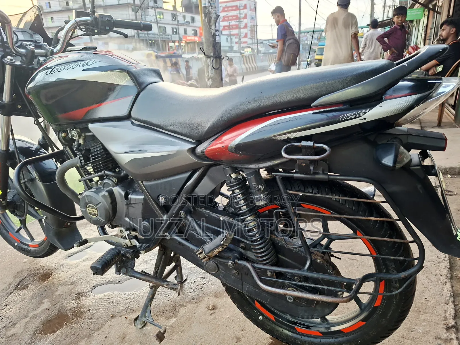 বাজাজ ডিসকভার ১২৫ ২০১৮ ব্ল্যাক