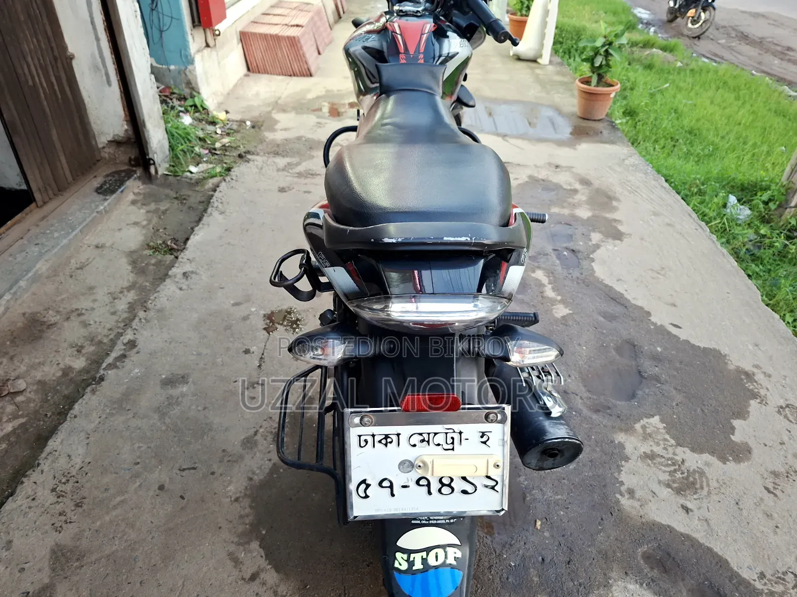 বাজাজ ডিসকভার ১২৫ ২০১৮ ব্ল্যাক