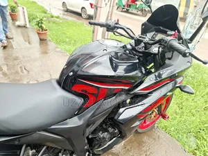 সুজুকি জিক্সার এসএফ ২০১৭ ব্ল্যাক