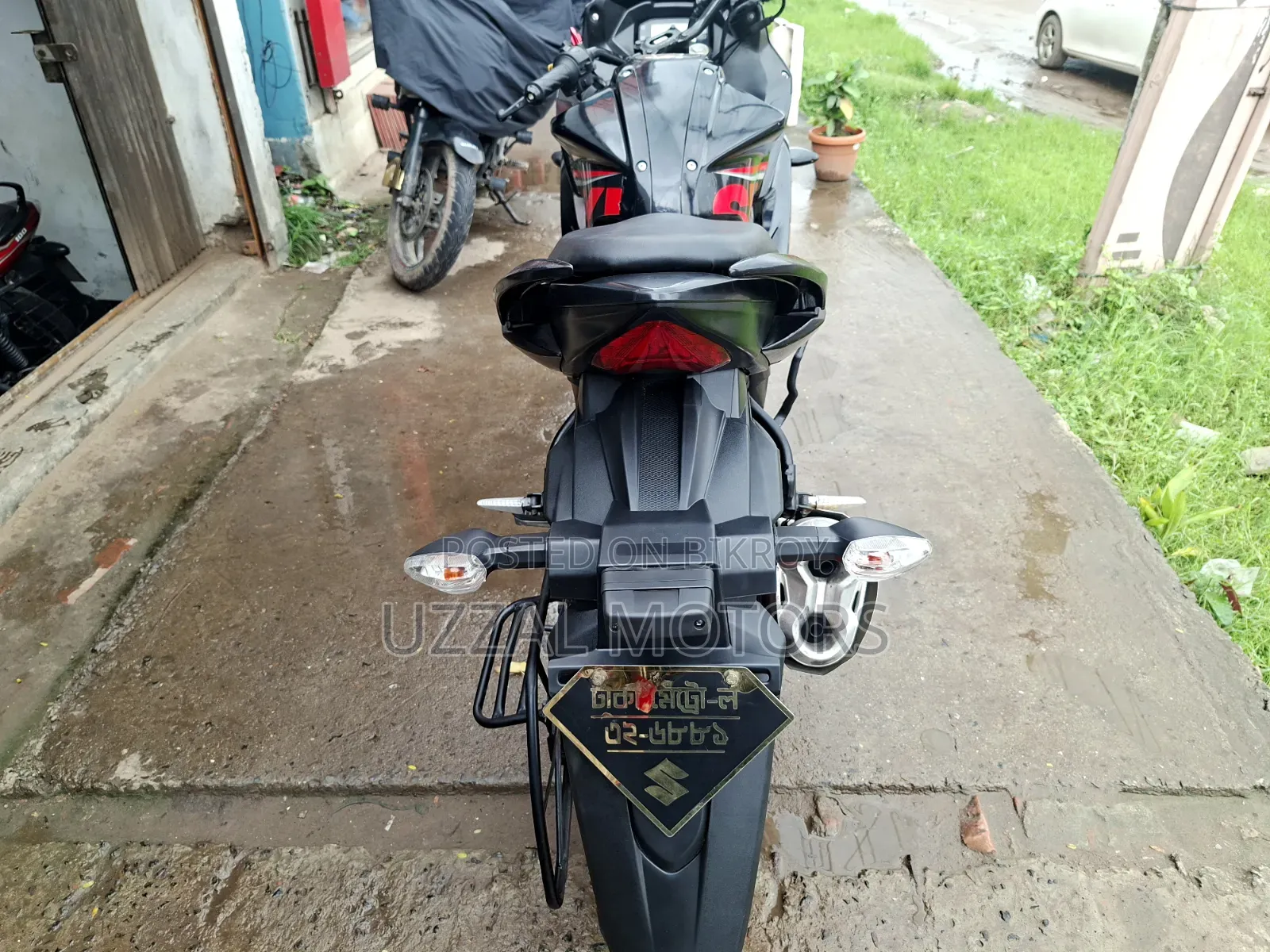 সুজুকি জিক্সার এসএফ ২০১৭ ব্ল্যাক