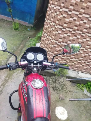 মোটরসাইকেল ২০১৬ লাল