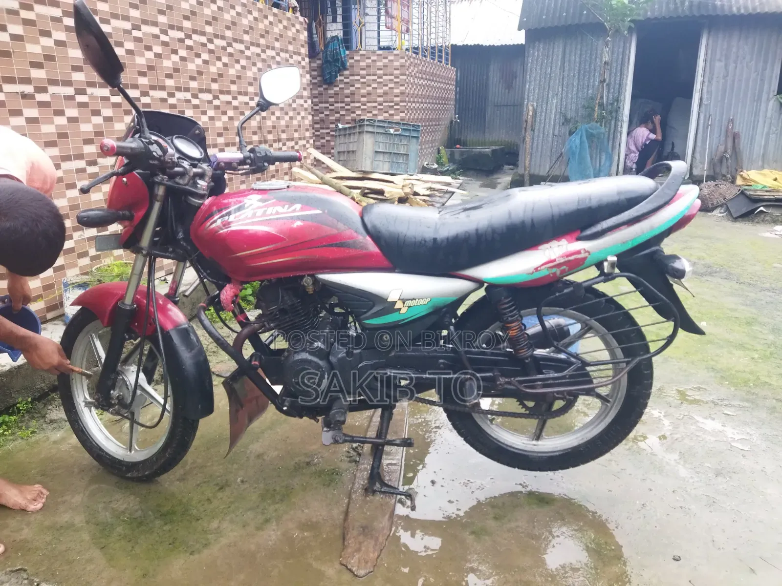 মোটরসাইকেল ২০১৬ লাল