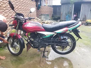 মোটরসাইকেল ২০১৬ লাল