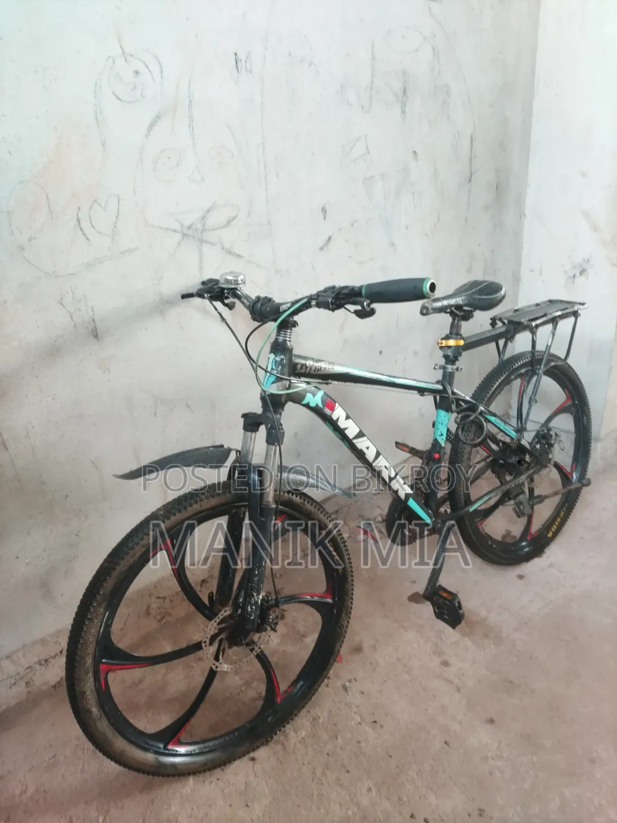 একদম নতুন এর মতো।