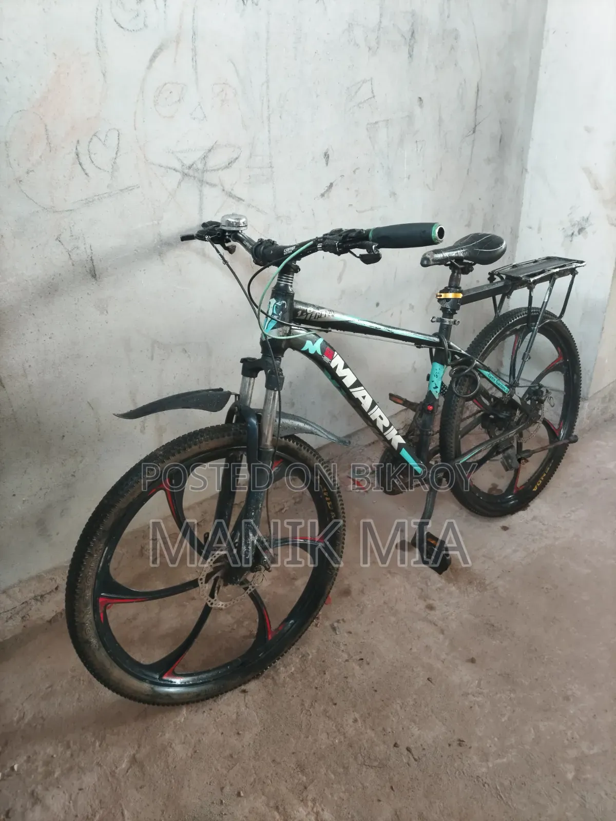 একদম নতুন এর মতো।