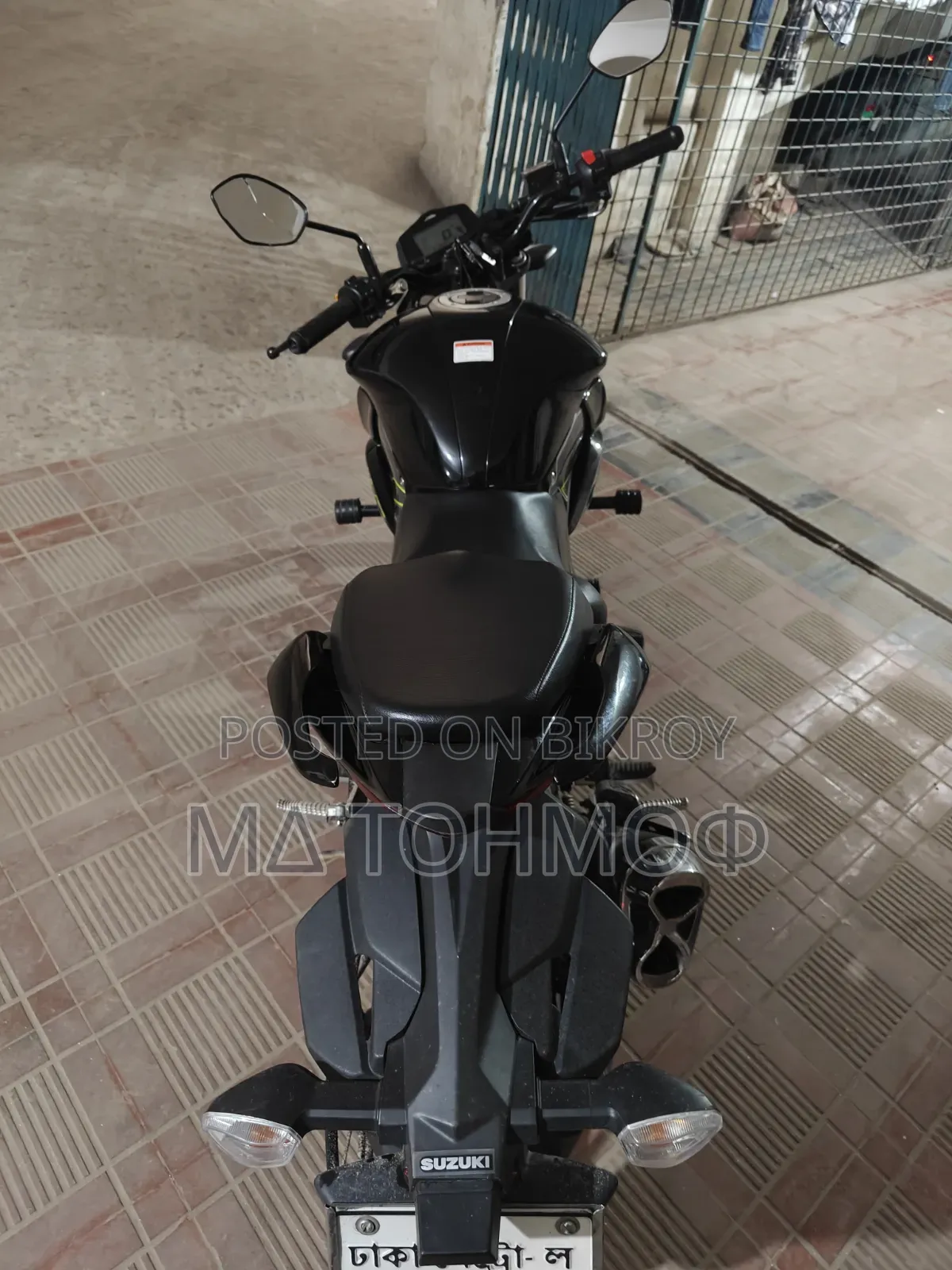 সুজুকি জিক্সার ২০২৪ কালো