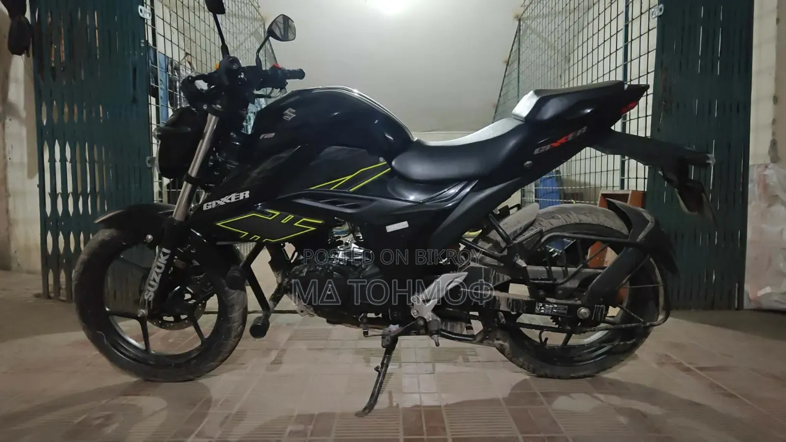 সুজুকি জিক্সার ২০২৪ কালো