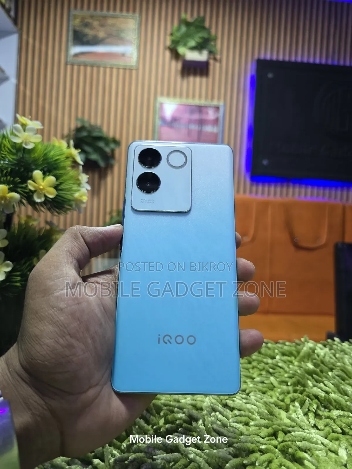 iQOO 8 GB Blue