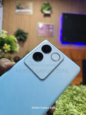 iQOO 8 GB Blue