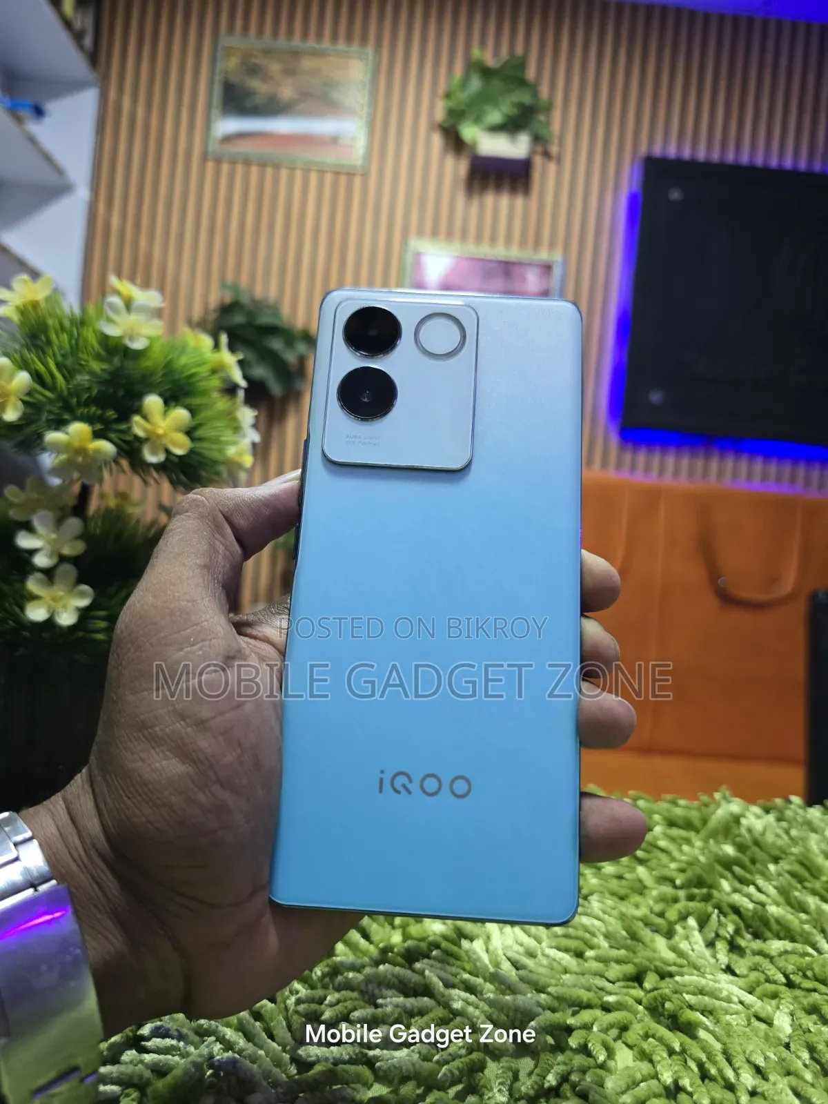 iQOO 8 GB Blue