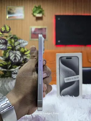 অ্যাপল আইফোন ১৫ প্রো ১২৮ জিবি হোয়াইট