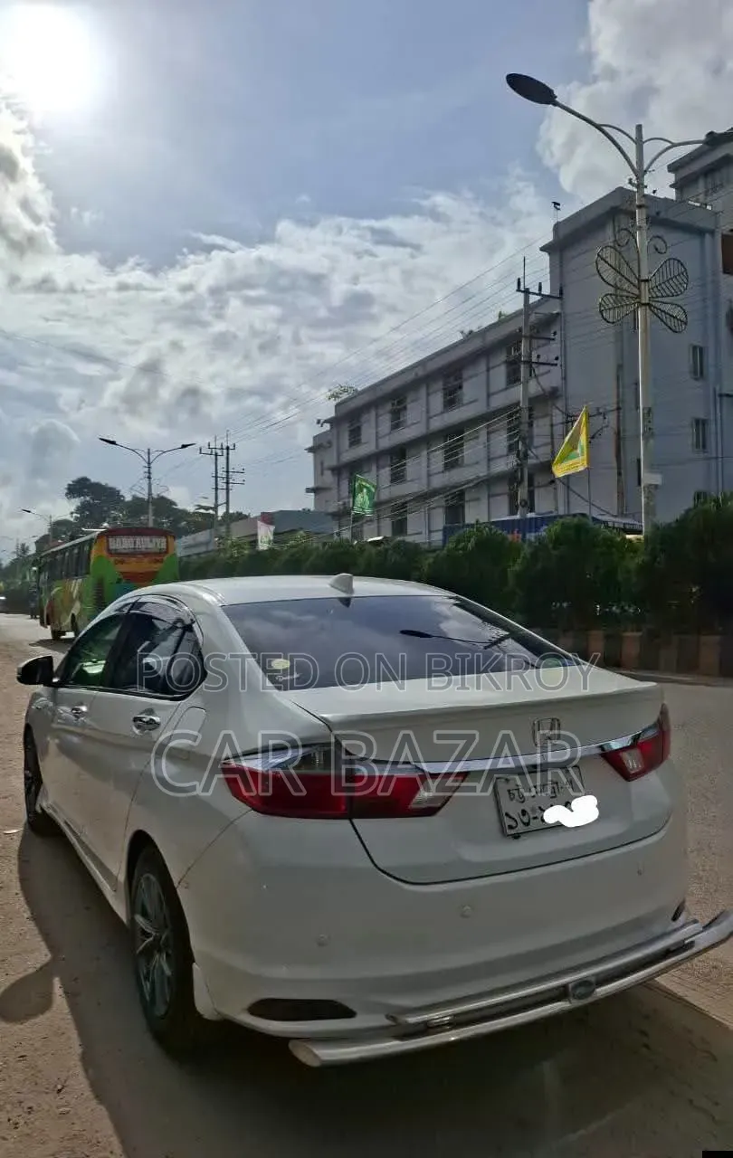 Honda Grace 1.5 Hybrid FWD 2015 White