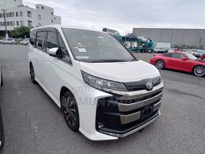 Toyota Noah 2023 Silver