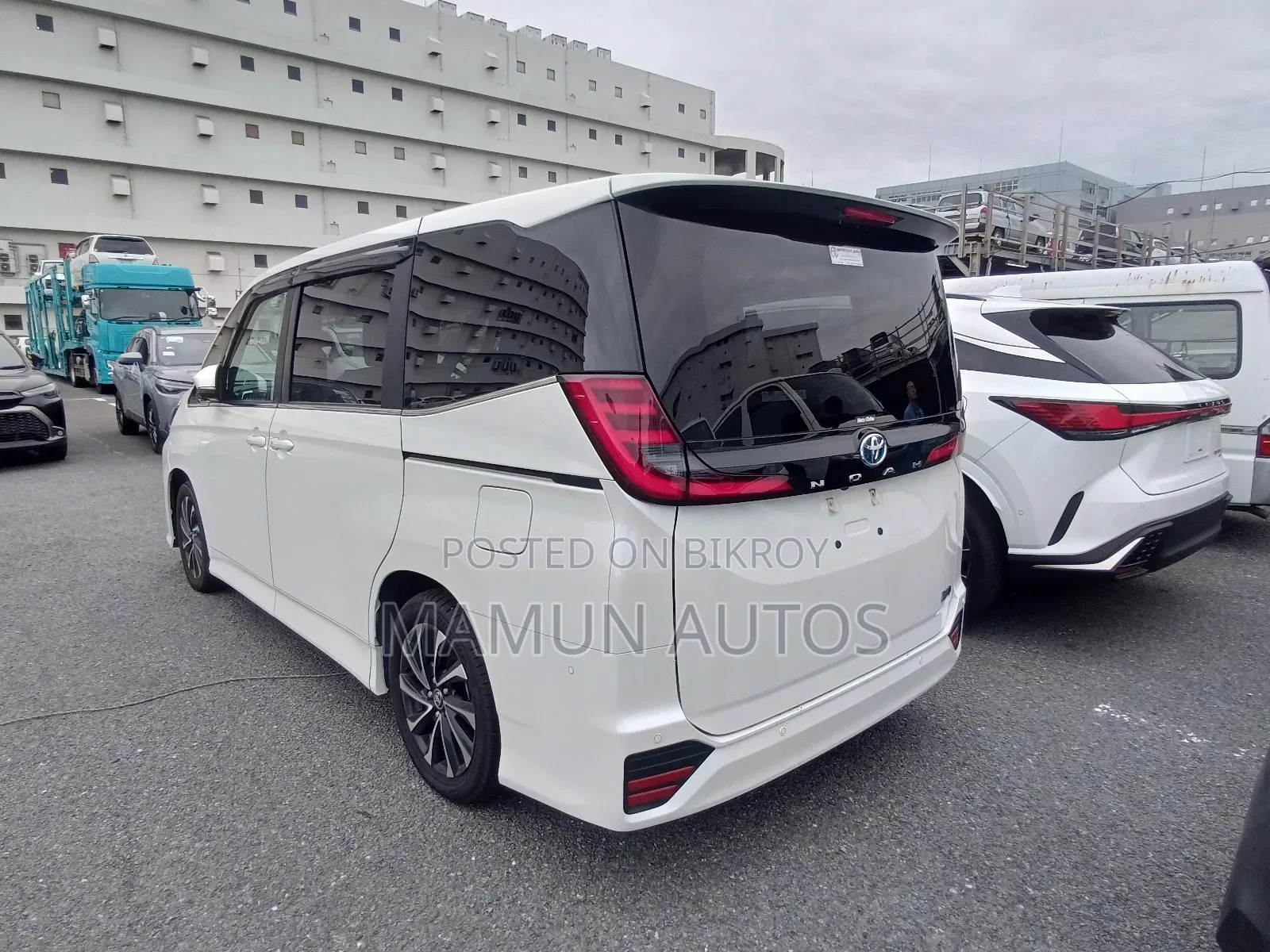 Toyota Noah 2023 Silver