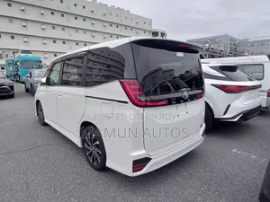 Toyota Noah 2023 Silver