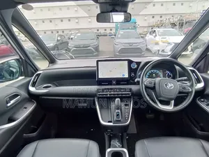 Toyota Noah 2023 Silver