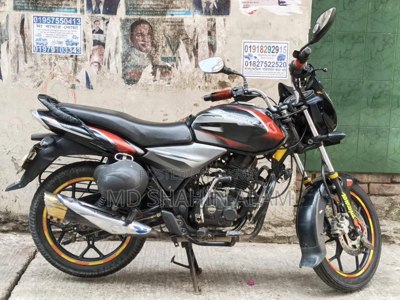 বাজাজ ডিসকভার ১২৫ ২০২০ কালো