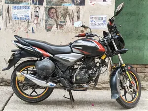 বাজাজ ডিসকভার ১২৫ ২০২০ কালো