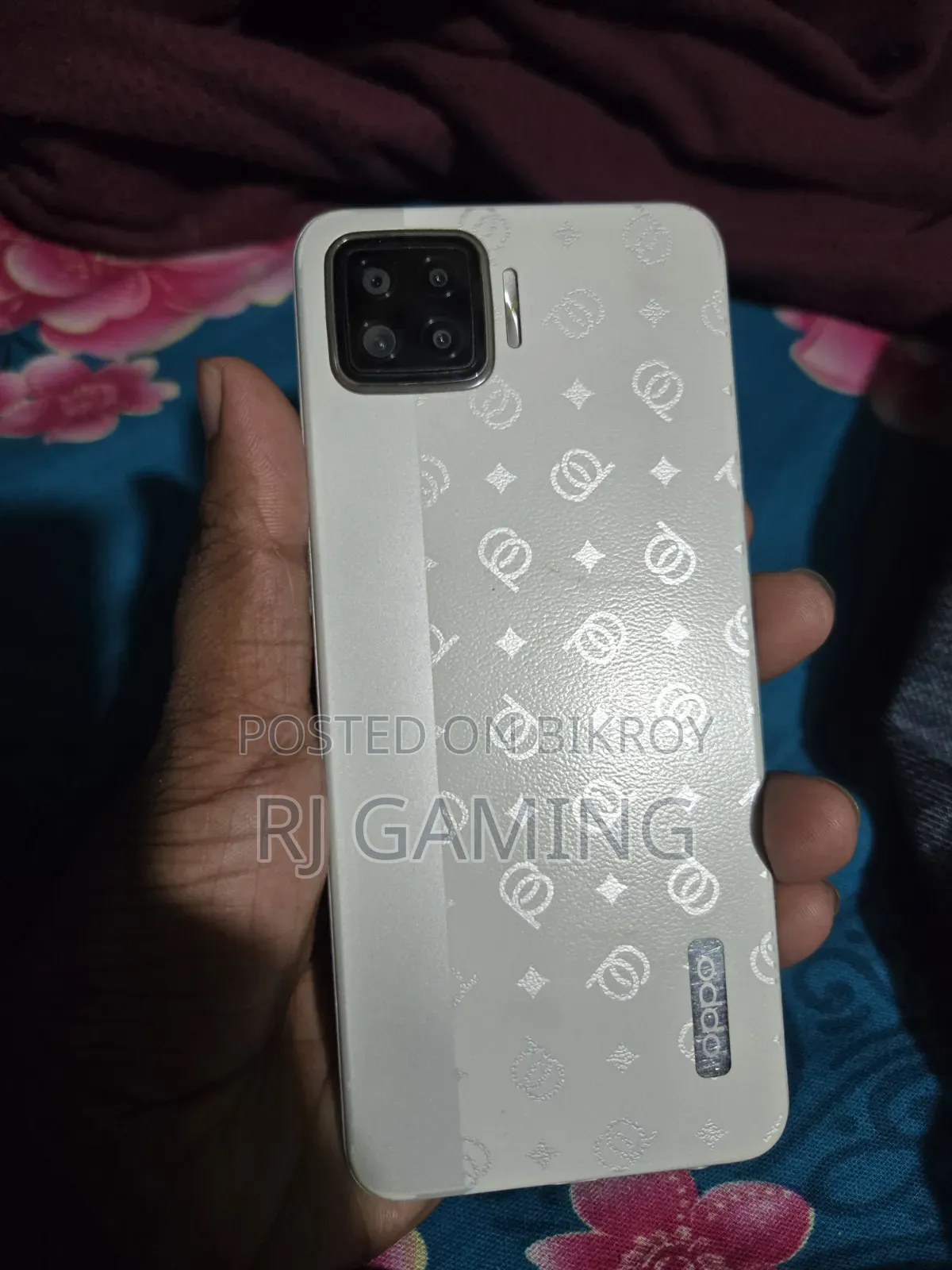 অপ্পো এফ১৭ ১২৮ জিবি হোয়াইট
