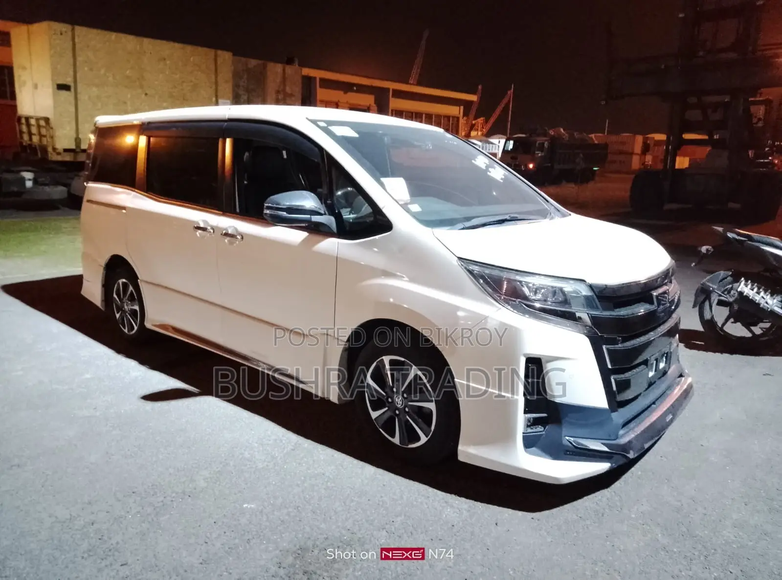 Toyota Noah 2.0 Front-Wheel Drive (7 Seater) 2021 Pearl