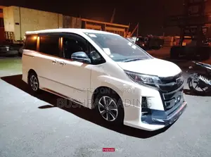 Toyota Noah 2.0 Front-Wheel Drive (7 Seater) 2021 Pearl