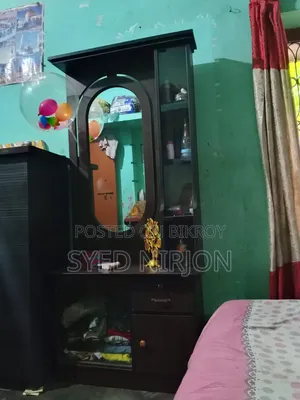 ড্রেসিং টেবিল