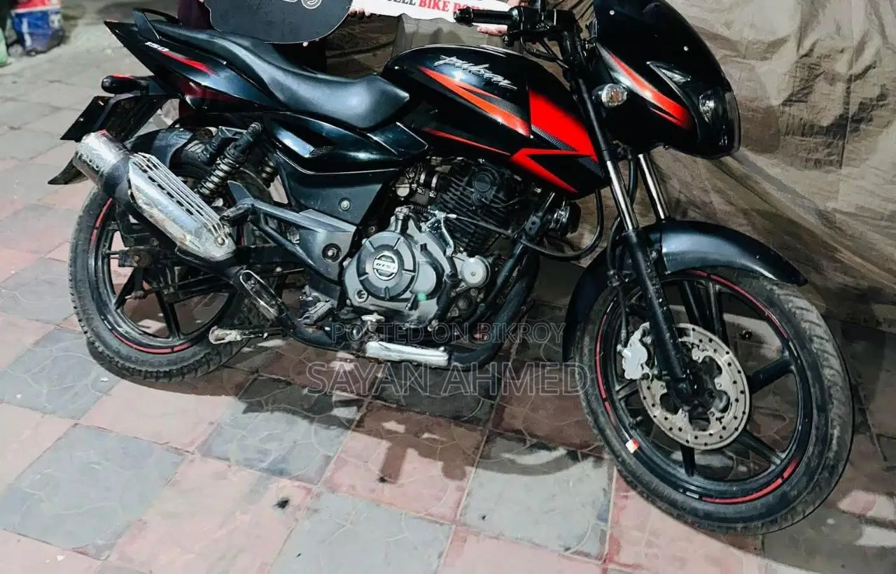 বাজাজ পালসার ১২৫ ২০২১ কালো