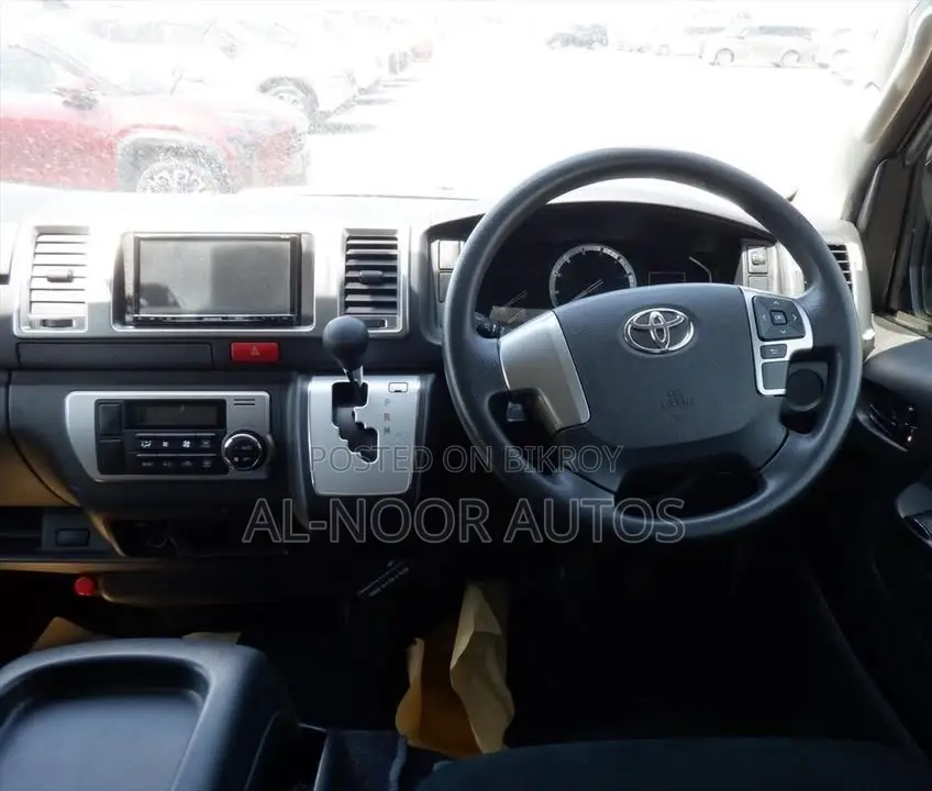 Toyota HiAce 2021 White