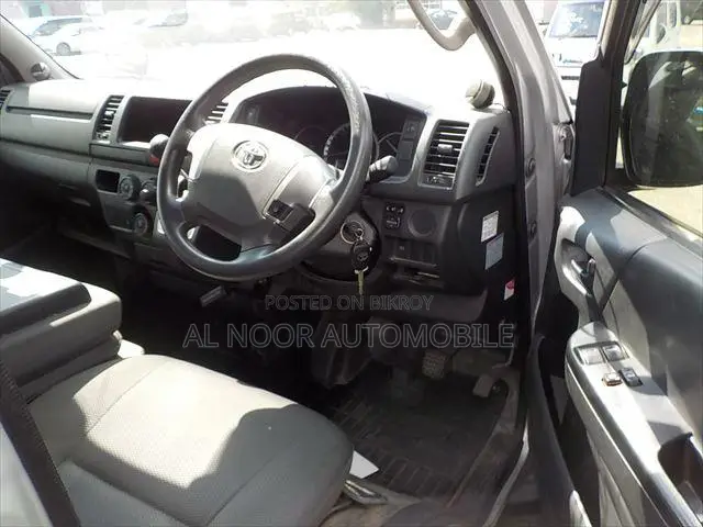 Toyota HiAce 2021 Silver