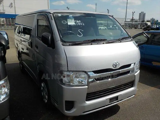 Toyota HiAce 2021 Silver