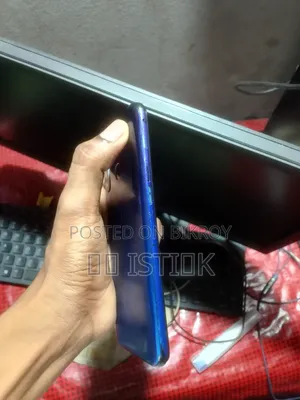 রিয়েলমি ৫ প্রো ৬৪ জিবি নীল