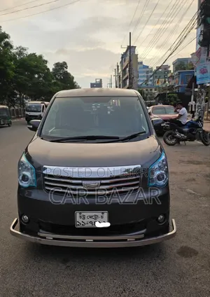 টয়োটা নোয়া ২.০ ১৪৩এইচপি এফডব্লিউডি (৮ সিটার) ২০১১ গ্রে
