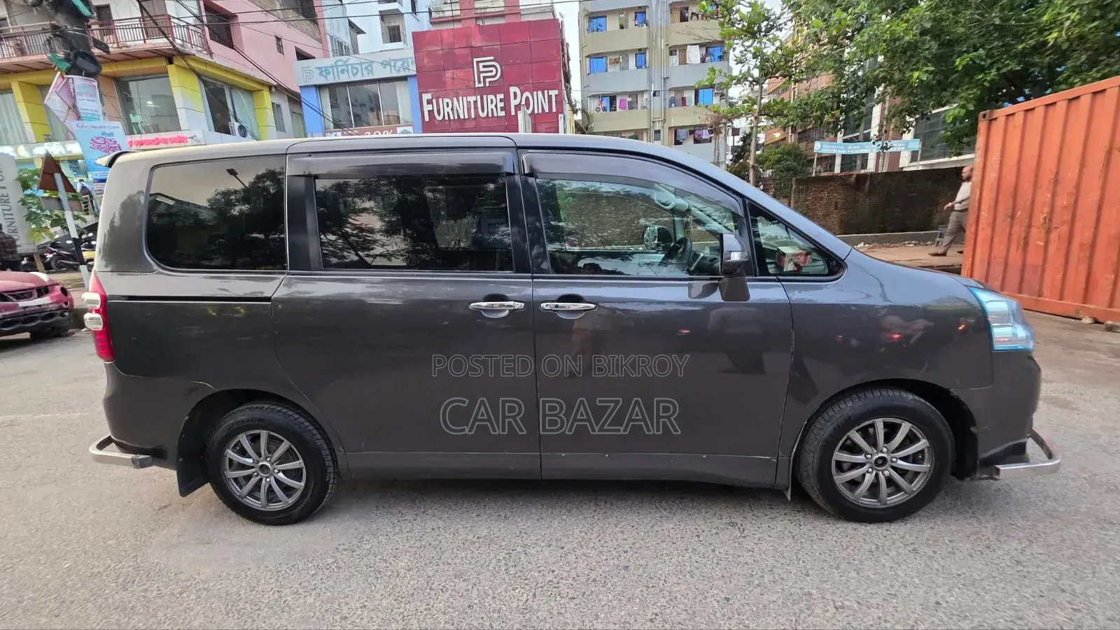 Toyota Noah 2.0 143hp FWD (8 Seater) 2011 Gray