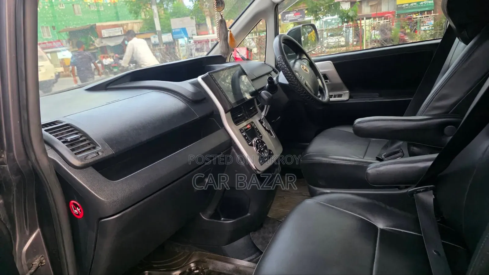 Toyota Noah 2.0 143hp FWD (8 Seater) 2011 Gray