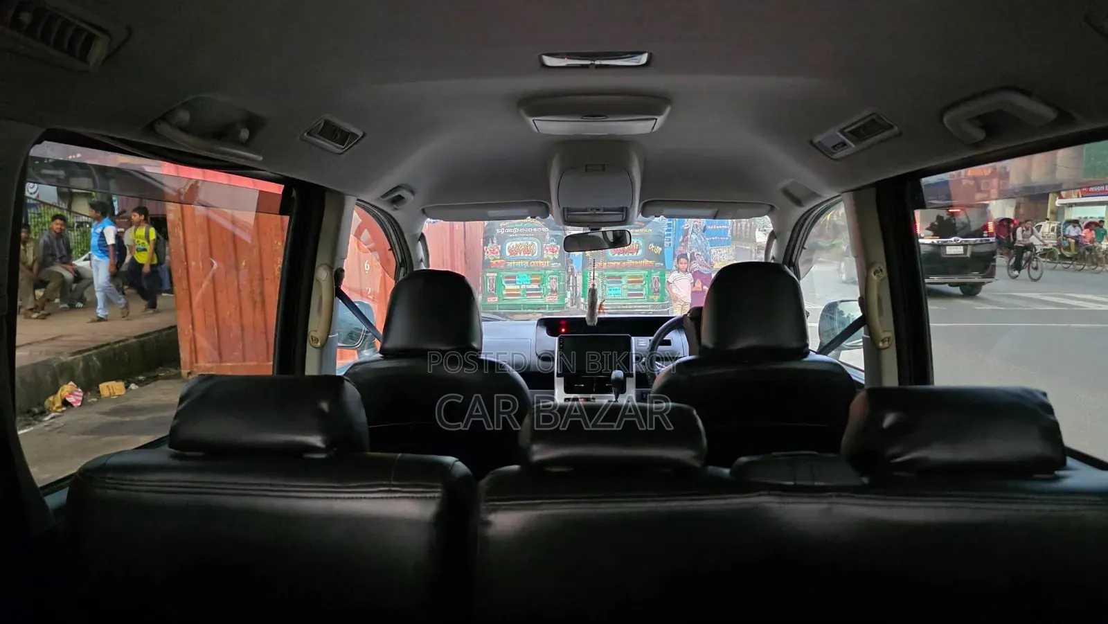 Toyota Noah 2.0 143hp FWD (8 Seater) 2011 Gray