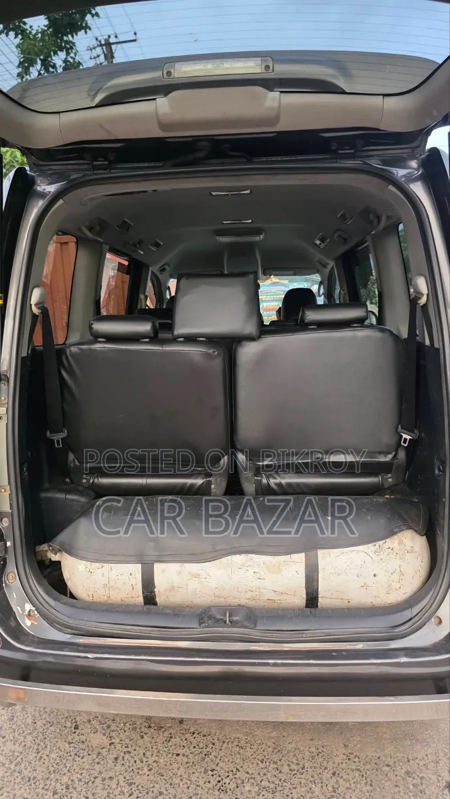 Toyota Noah 2.0 143hp FWD (8 Seater) 2011 Gray