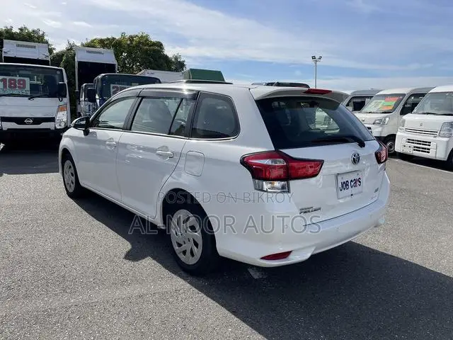 Toyota Corolla Fielder 1.5 Hybrid Front-Wheel Drive 2021 White