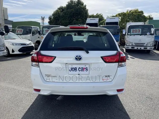 Toyota Corolla Fielder 1.5 Hybrid Front-Wheel Drive 2021 White