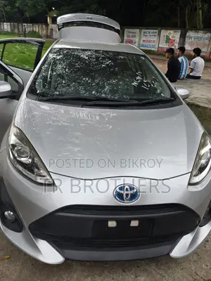 Toyota Aqua 2018 Silver