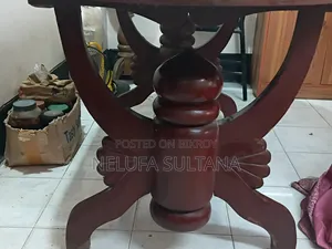 সেমি সার্কুলার ডাইনিং টেবিল