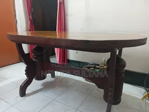 সেমি সার্কুলার ডাইনিং টেবিল